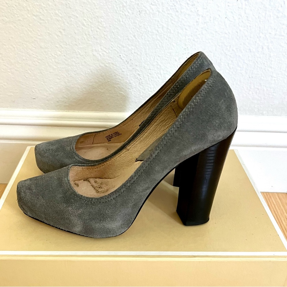Michael Kors Annabel Suede Pump. Size 5.5. Grey